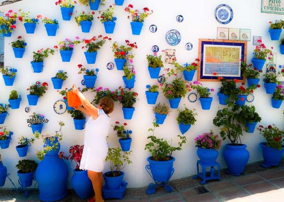 El pueblo ideal para visitar en primavera en Andalucía: cientos de macetas en sus calles