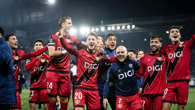 El Rayo Vallecano aprieta el puño tras llegar a la final de la Conference: "El barrio pequeño ha llegado a un lugar donde unos gigantes no pudieron"