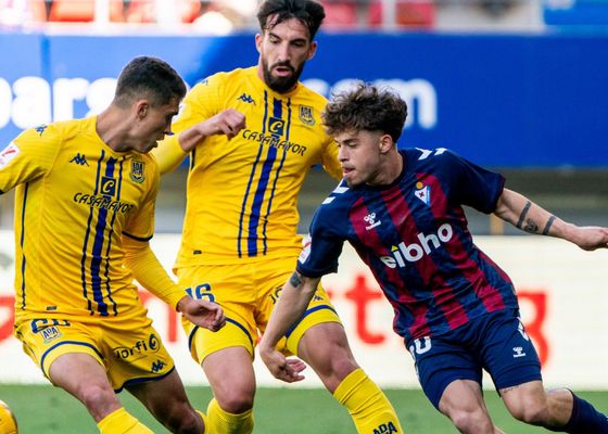 Resumen jornada 36 LaLiga Hypermotion: El Eibar aprovecha el pinchazo del Espanyol y el ascenso arde más que nunca