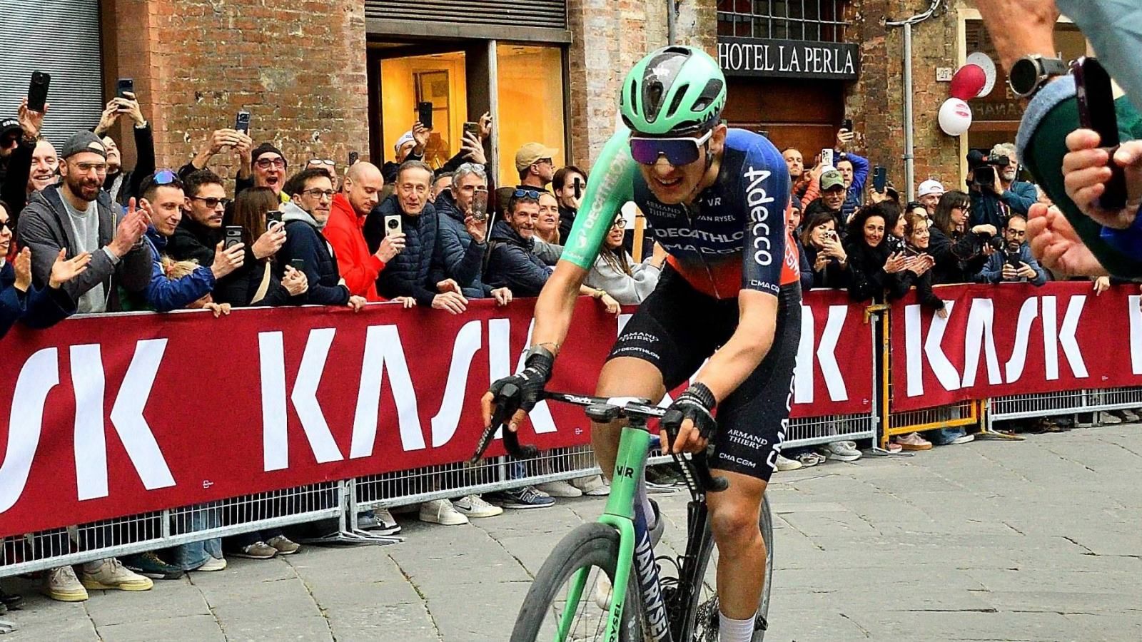 Paul Seixas revienta la Itzulia y manda un mensaje a Tadej Pogacar