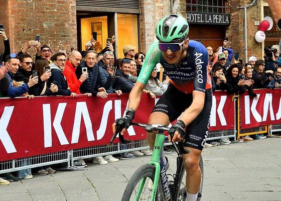 Paul Seixas revienta la Itzulia y manda un mensaje a Tadej Pogacar