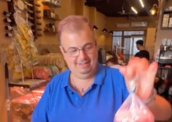 Un bar sevillano inventa los desayunos del Betis y del Sevilla