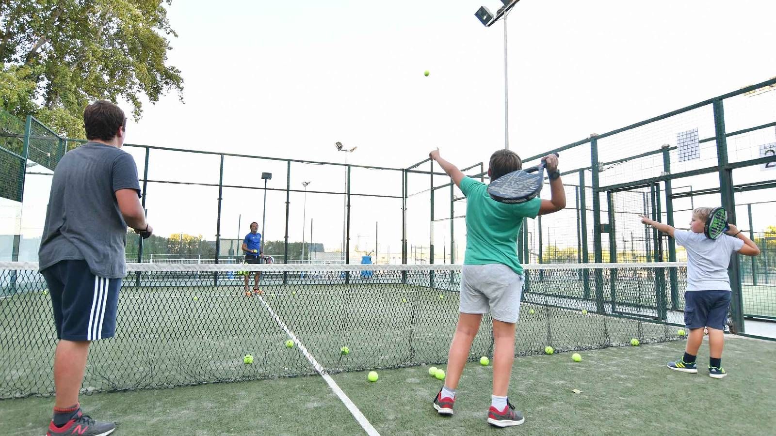 La cuarta jornada deja una clasificación muy igualada entre los cadetes del Circuito Provincial de Pádel