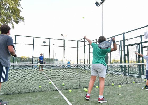 La cuarta jornada deja una clasificación muy igualada entre los cadetes del Circuito Provincial de Pádel