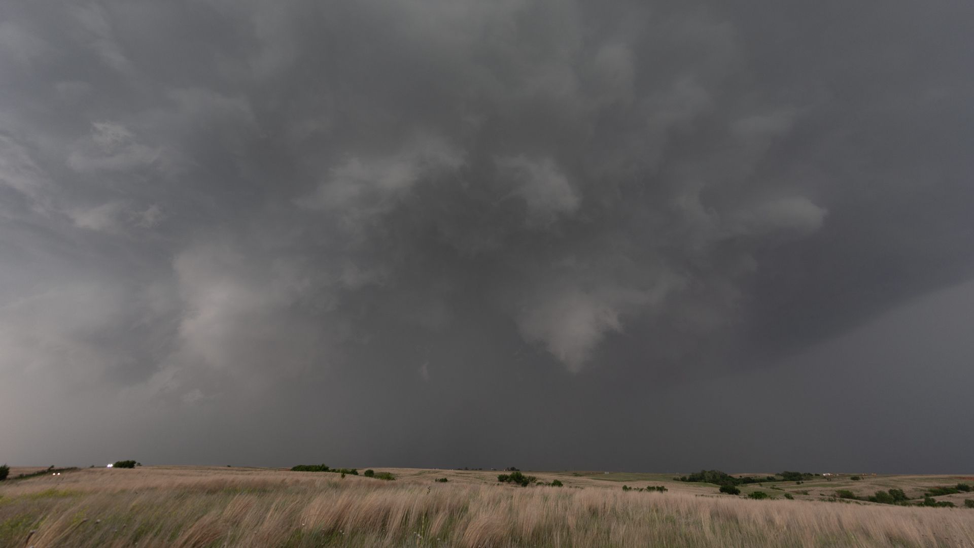 Un tornado deja tres fallecidos en Sevilla
