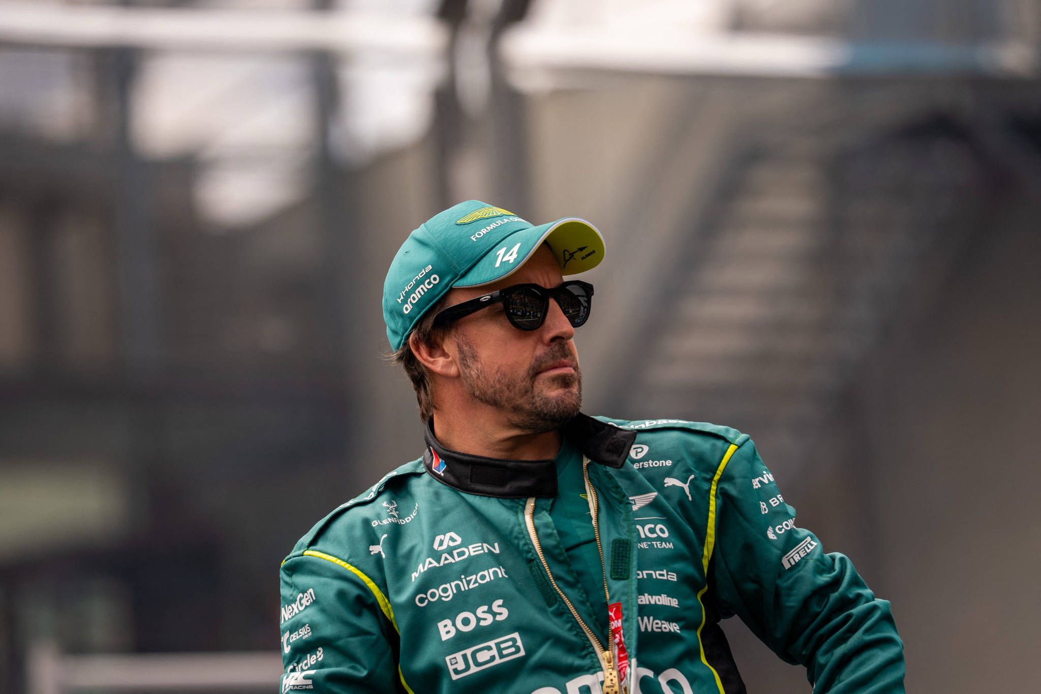 Fernando Alonso no agacha la cabeza pese al desastre de Aston Martin: ''Me siento superior a ellos''