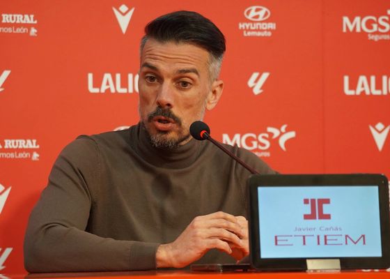 La racha que amenaza a la Cultural Leonesa en LaLiga Hypermotion con Almería, Racing de Santander y Castellón en el horizonte