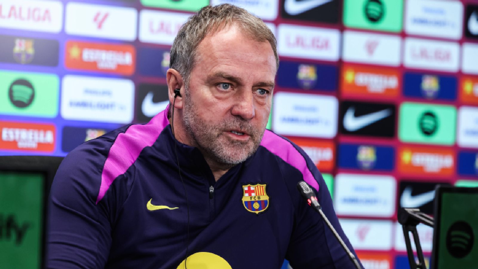 Hansi Flick habla sobre la vuelta de Pedri ante el Levante: "Quizás pueda jugar algunos minutos pero lo positivo es que está de vuelta"