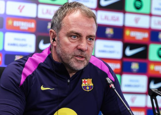Hansi Flick habla sobre la vuelta de Pedri ante el Levante: "Quizás pueda jugar algunos minutos pero lo positivo es que está de vuelta"
