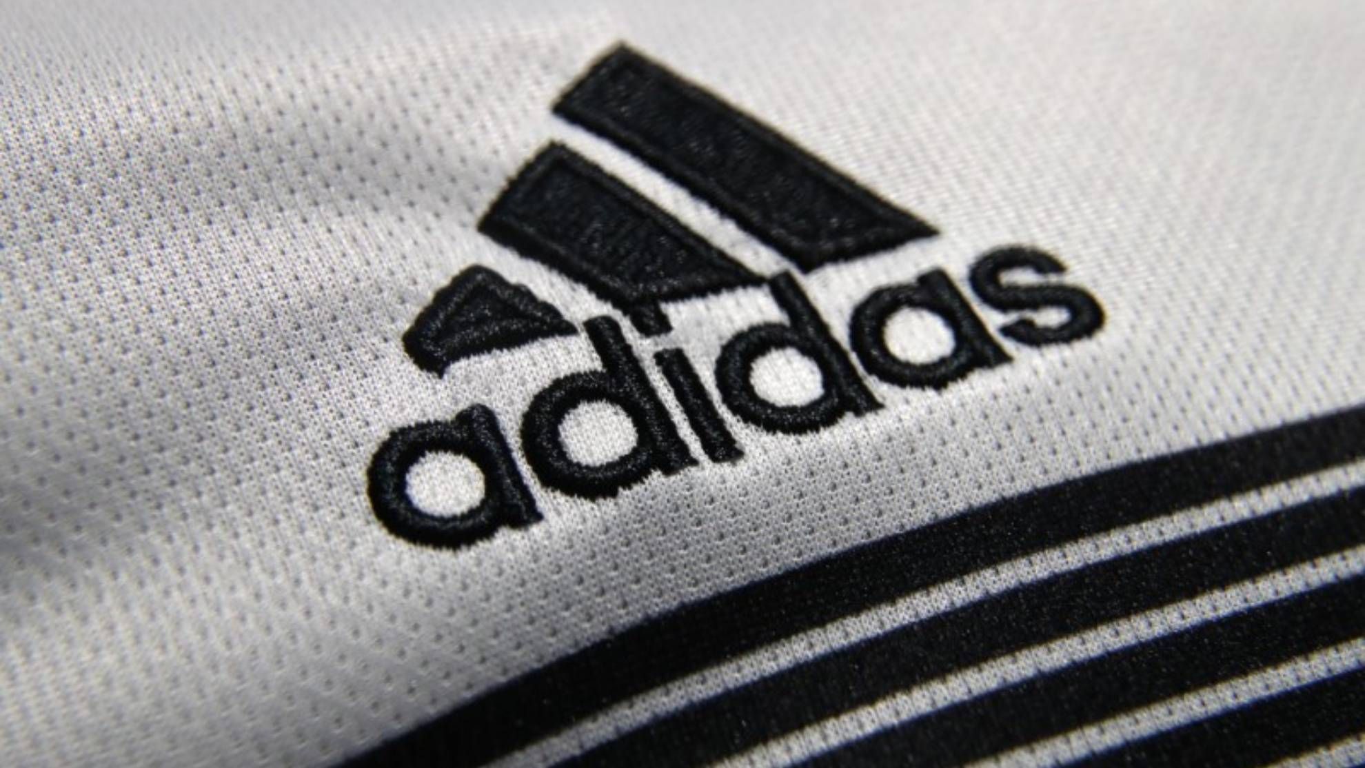¡Ofertón en Amazon! Excelente sudadera Adidas con un descuento de más de 40%