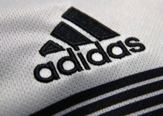 ¡Ofertón en Amazon! Excelente sudadera Adidas con un descuento de más de 40%