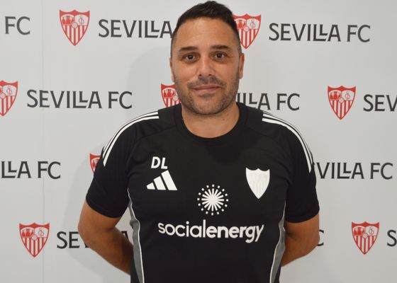 David Losada exalta una labor casi única del club sevillista: "Aquí la futbolista se siente profesional"