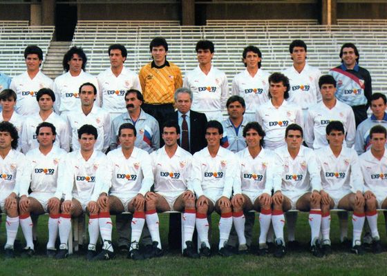 El Sevilla llora la muerte de su exentrenador Xabier Azkargorta