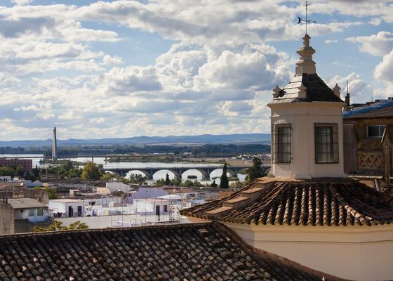 La ciudad más infravalorada con una muralla única en España