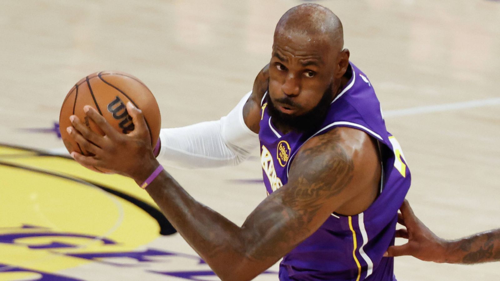 Los Lakers necesitan un milagro ya y Harden calla bocas ante los Pistons