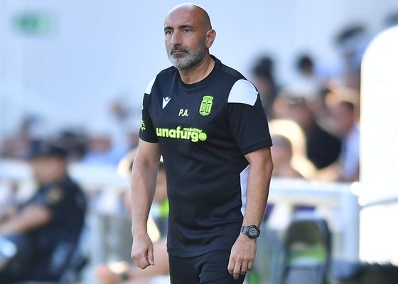Cae el tercer entrenador en Segunda: Abelardo destituido