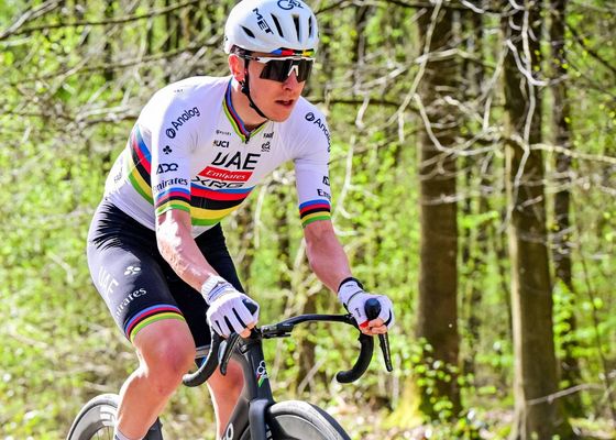 Tadej Pogacar echa el freno con la Paris-Roubaix