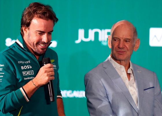 Problemas para Fernando Alonso y Carlos Sainz: Aston Martin llega tarde a Montmeló, Williams ni eso