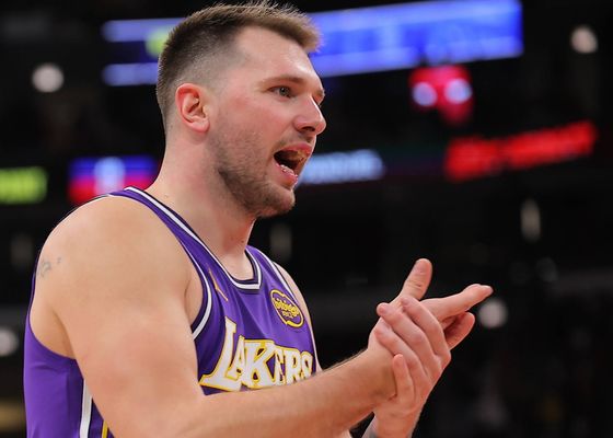 Luka Doncic y Donovan Mitchell, rebeldía a pares en la NBA