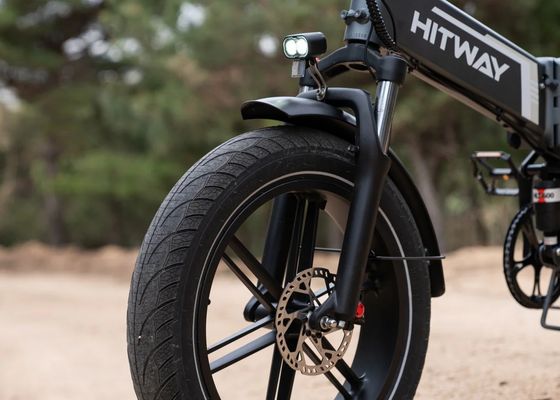 Parecen una bicicleta eléctrica, pero esconden un ciclomotor: la fat bike de Hitway con la que no tendrás problemas con la DGT