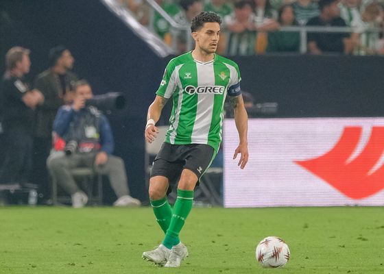 Bartra, al borde de las lágrimas tras la eliminación del Betis: "Es una de las noches más duras en estos años"