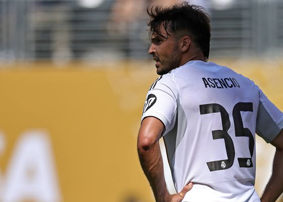 Raúl Asencio sale en todas las fotos