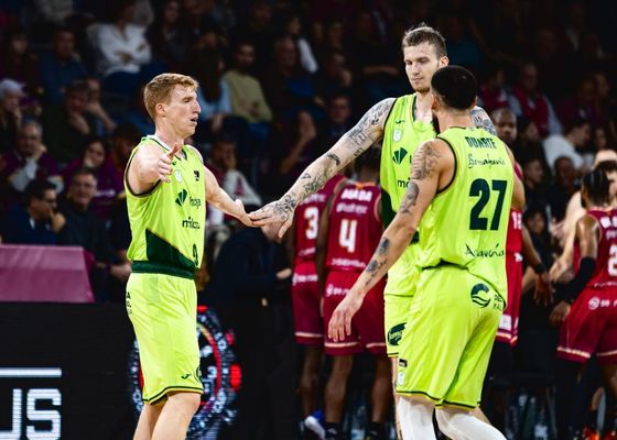 Unicaja no se desengancha de la lucha por la Liga ACB