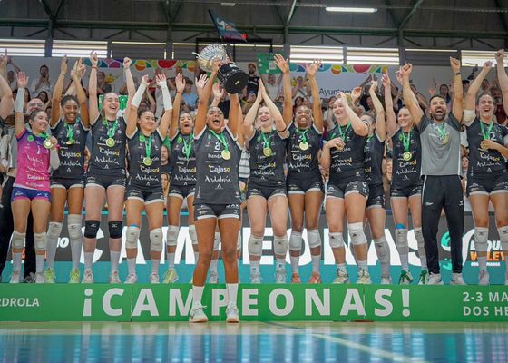 El Cajasol Esquimo hace historia para Sevilla y se trae su primera liga de voleibol