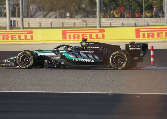 George Russell pone a Mercedes en vanguardia y Aston Martin va a peor en Bahréin