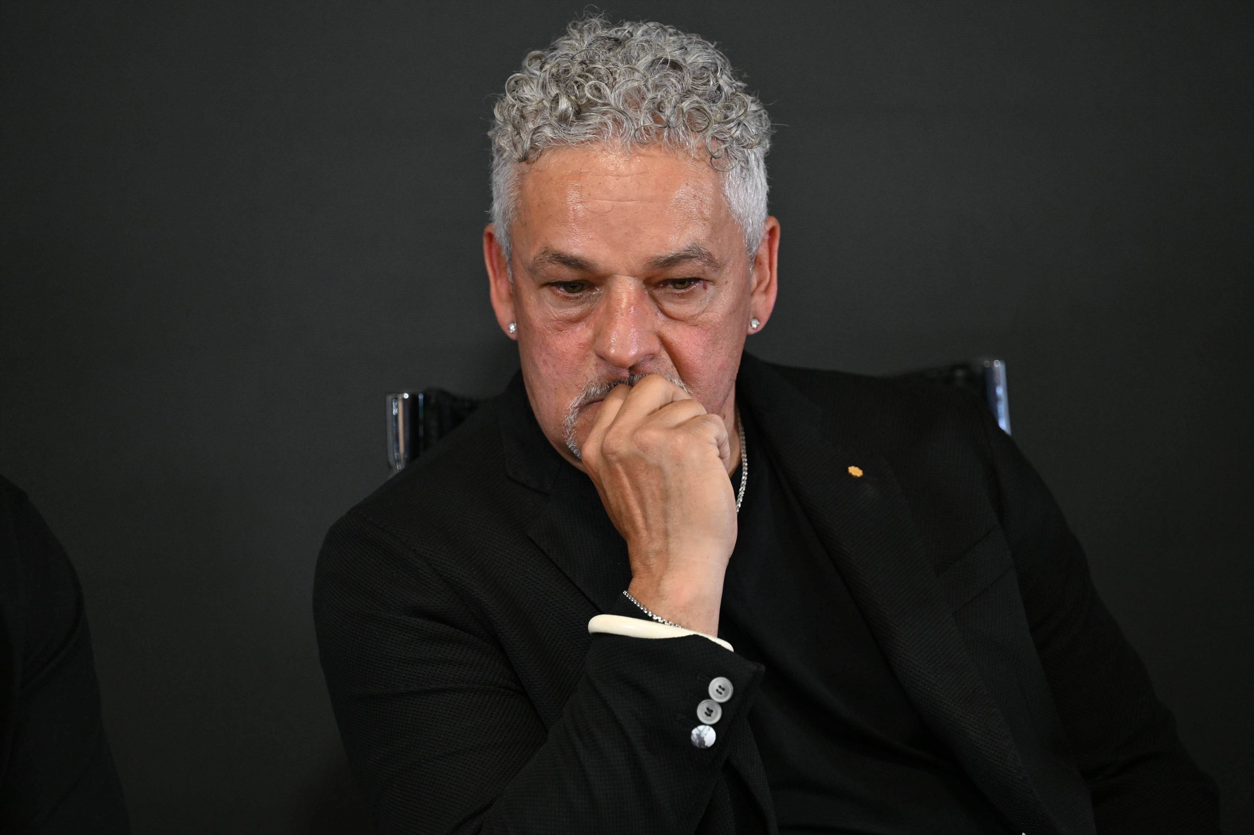 Roberto Baggio, secuestrado en su casa junto a su familia durante el España - Italia