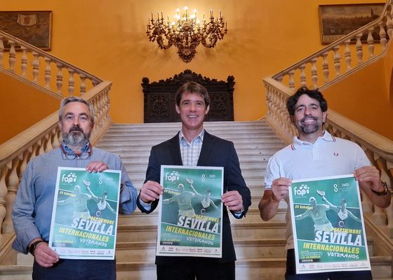 Más de 70 parejas compiten en el Abierto Internacional de Andalucía de pádel