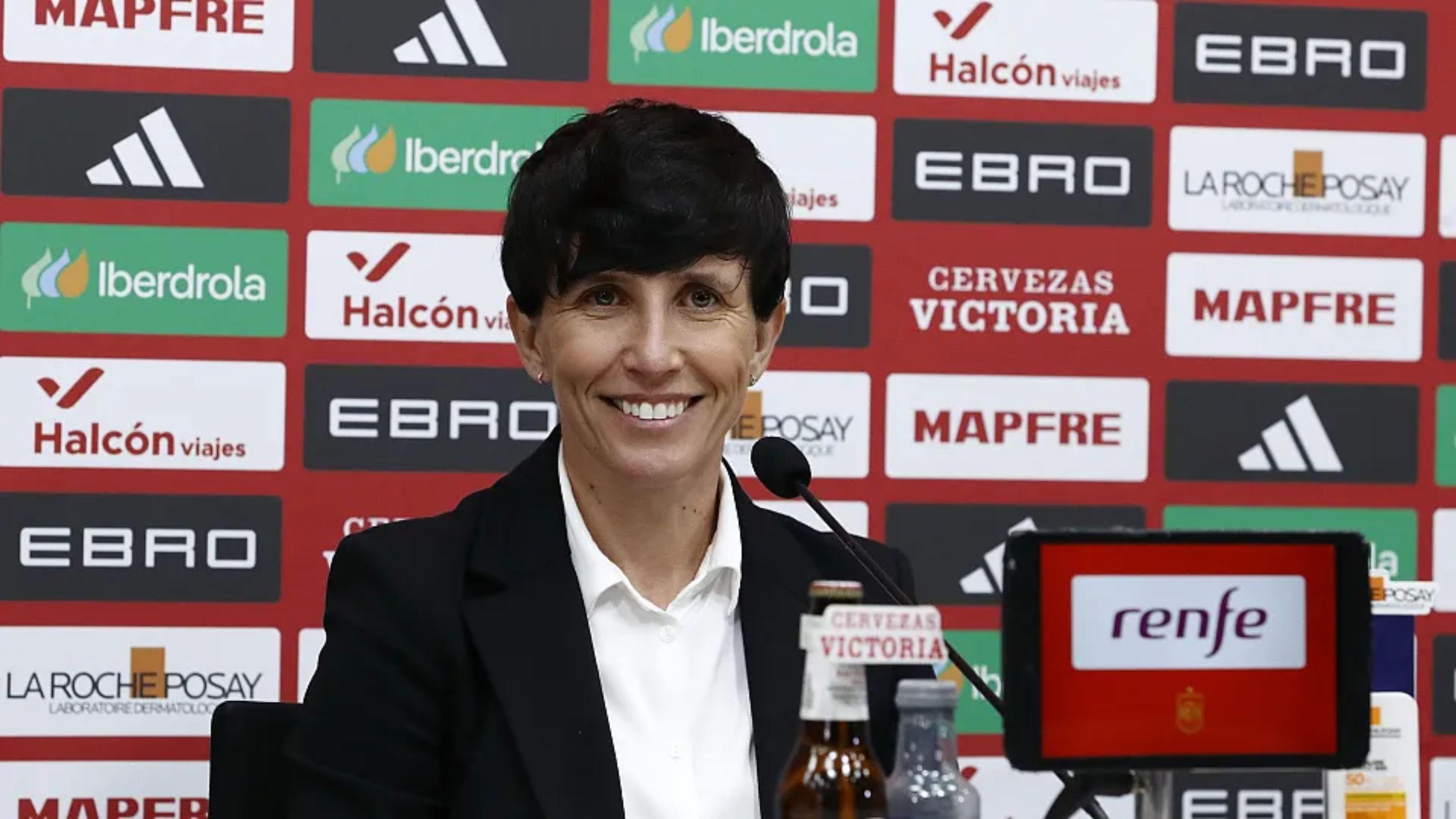 Sonia Bermúdez pasa de Montse Tomé y se centra en Alemania: "Te voy a contestar igual; no firmo el empate"