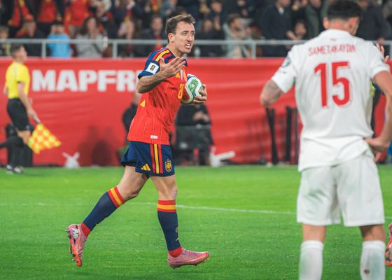 Oyarzabal vuelve a la Real Sociedad cargado de minutos, pero con un espectacular récord debajo del brazo