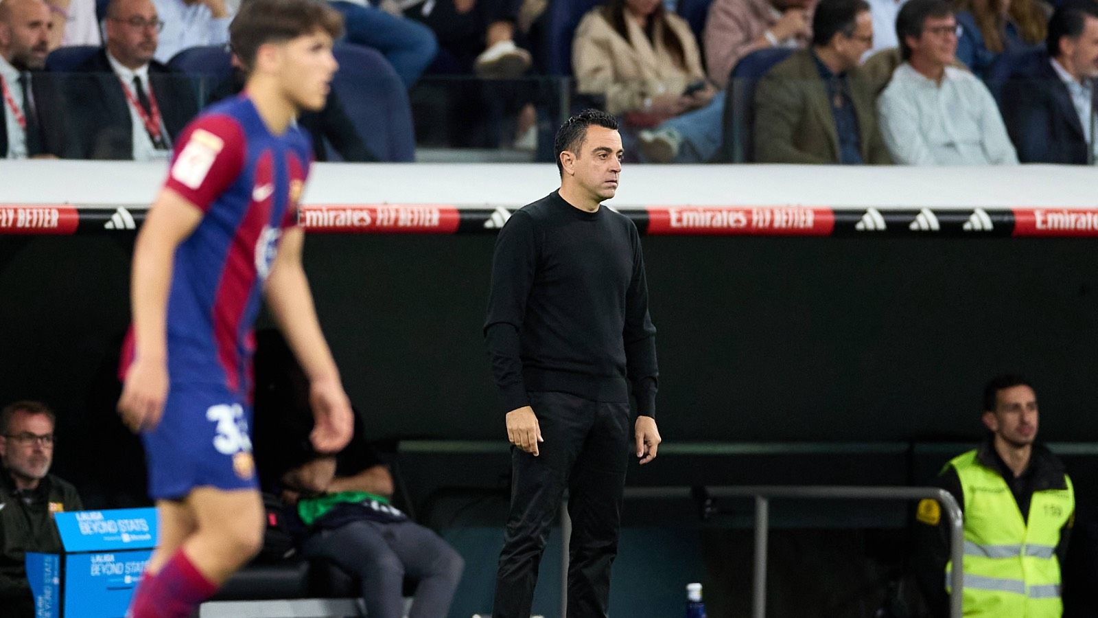 Xavi miente y en Barcelona se blanquea a Pau Cubarsí