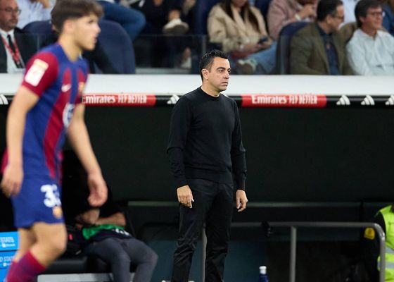Xavi miente y en Barcelona se blanquea a Pau Cubarsí
