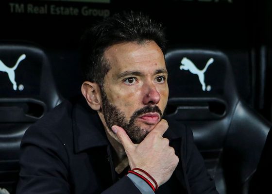La defensa del Valencia condena a Carlos Corberán