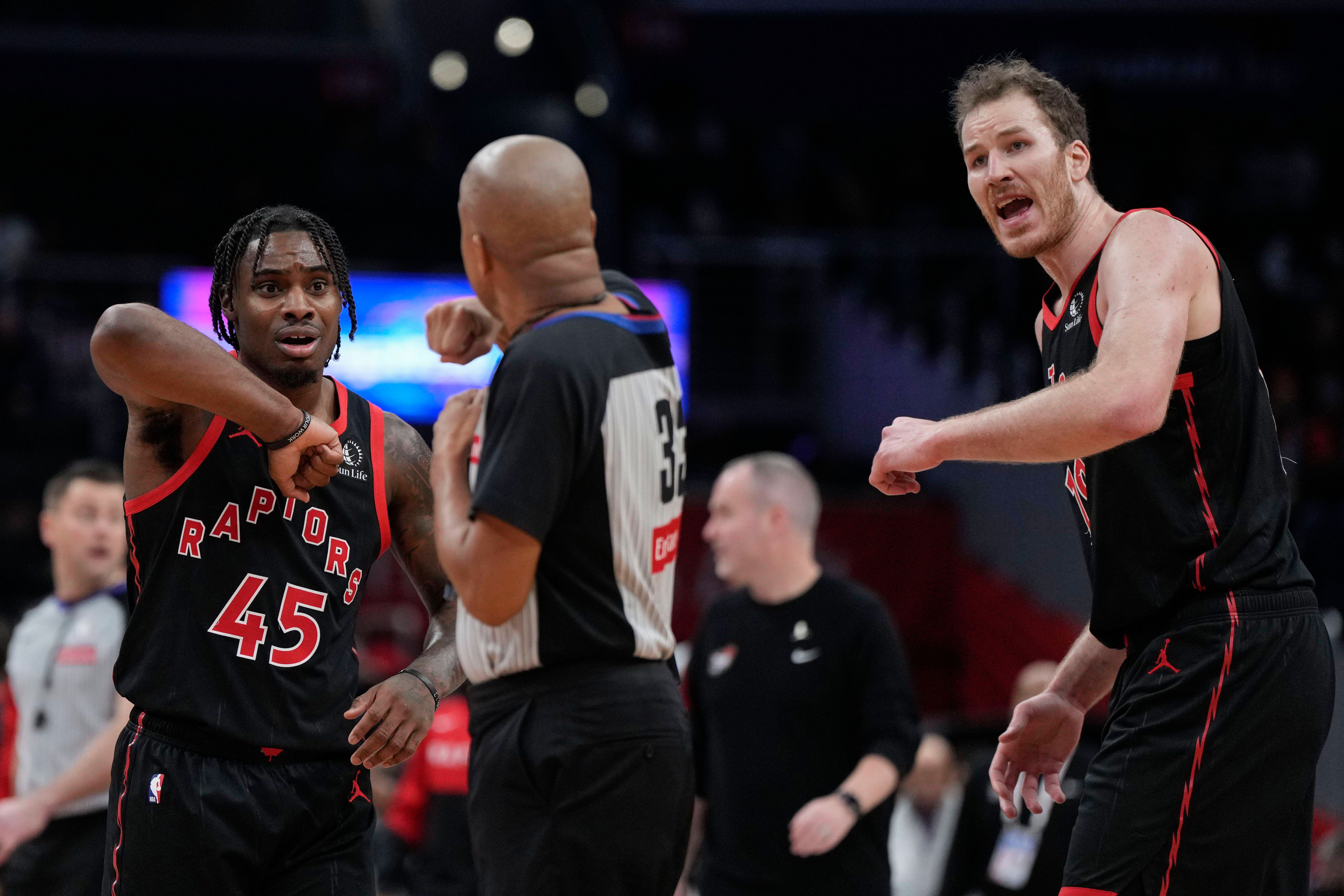 Señales de los árbitros en baloncesto: ¿Qué significa cada gesto?