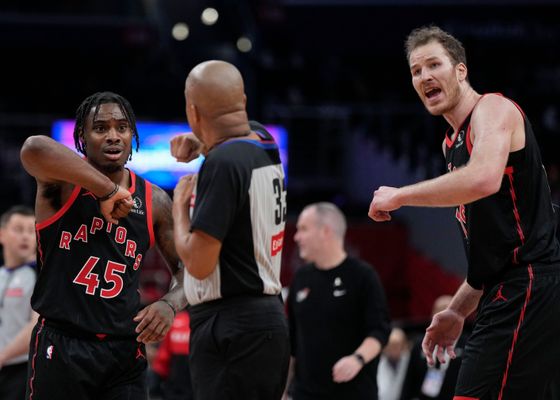Señales de los árbitros en baloncesto: ¿Qué significa cada gesto?