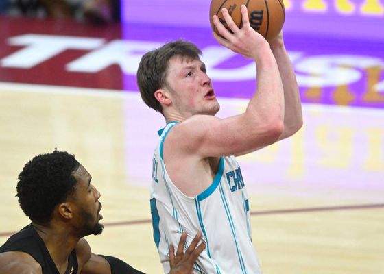 Ni Luka Doncic ni Stephen Curry, el nuevo rey del triple en la NBA es Kon Knueppel