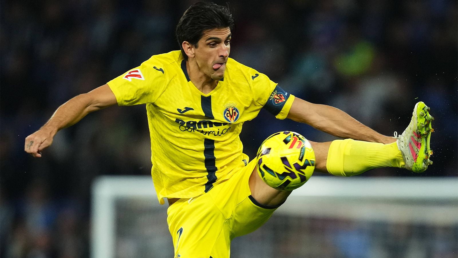 Gerard Moreno, cuarto goleador nacional del siglo, aporrea la puerta de De la Fuente
