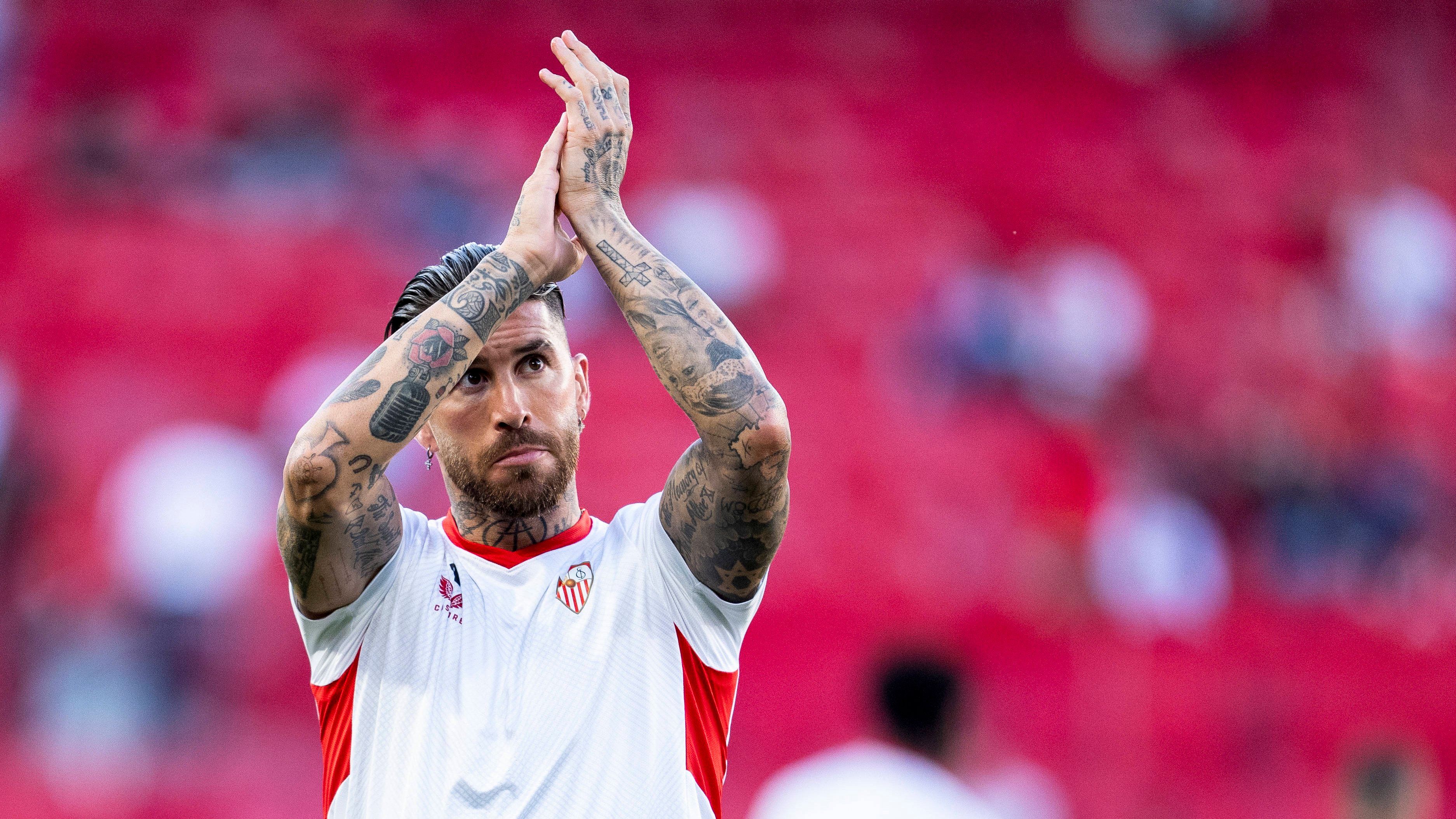 Sergio Ramos vuelve a escena para celebrar el triunfo ante el Espanyol en pleno proceso de compra del Sevilla 