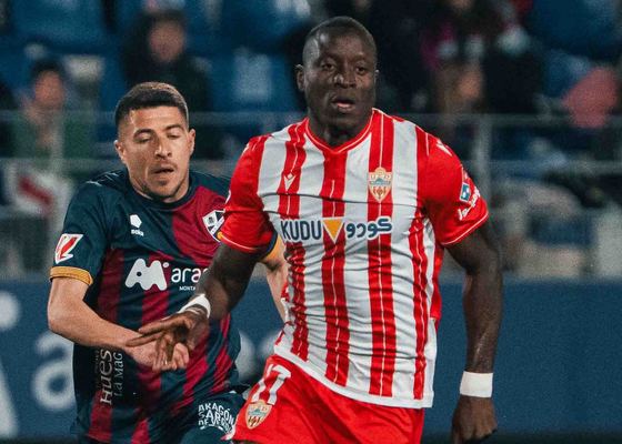 El Almería cumple, le mete presión al Deportivo de La Coruña y se encomienda al Real Zaragoza