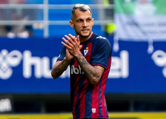 Primer paso para la salida de Luis Rioja