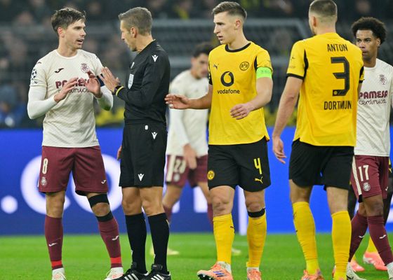 Foyth sobre su expulsión en Dortmund: "Creo que las decisiones del árbitro fueron muy duras para nosotros."