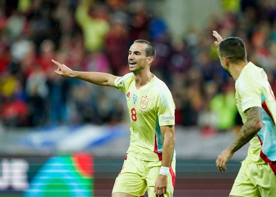 Suiza 1-4 España: España resiste con uno menos y termina goleando