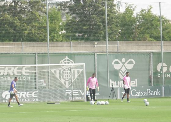 Pau López no aparece y Pellegrini tendrá que tomar una decisión para Vigo 