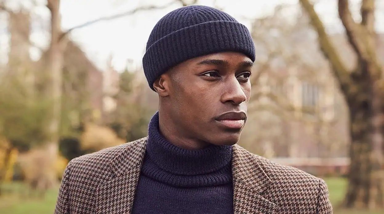 El gorro viral con auriculares y linterna ahora tiene un 10% de descuento en Amazon