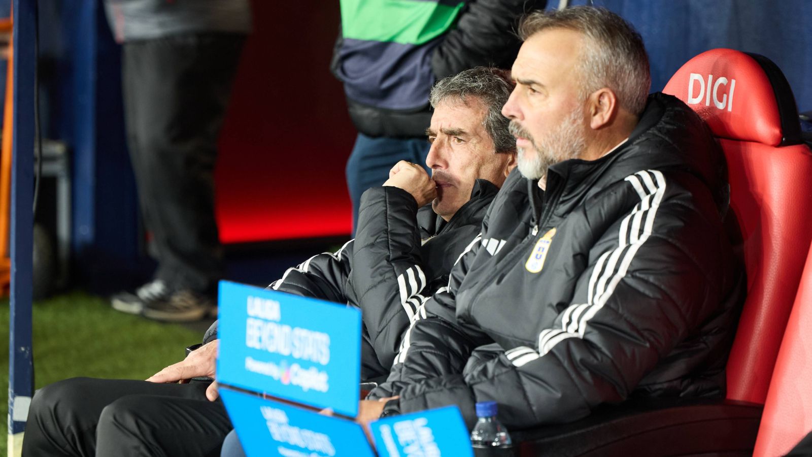 Almada, técnico del Real Oviedo, acaba con el debate de Santi Cazorla antes de jugar contra el Barcelona