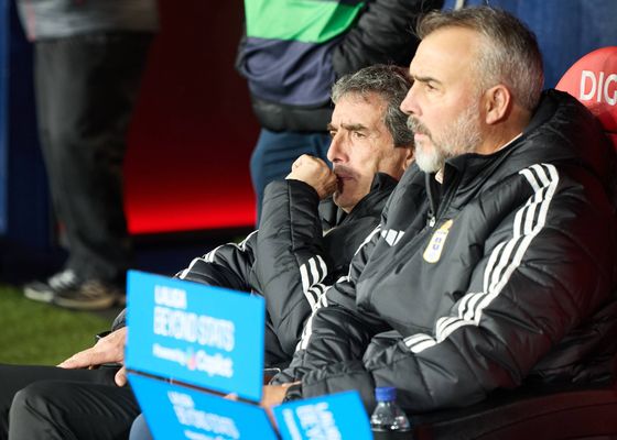 Almada, técnico del Real Oviedo, acaba con el debate de Santi Cazorla antes de jugar contra el Barcelona
