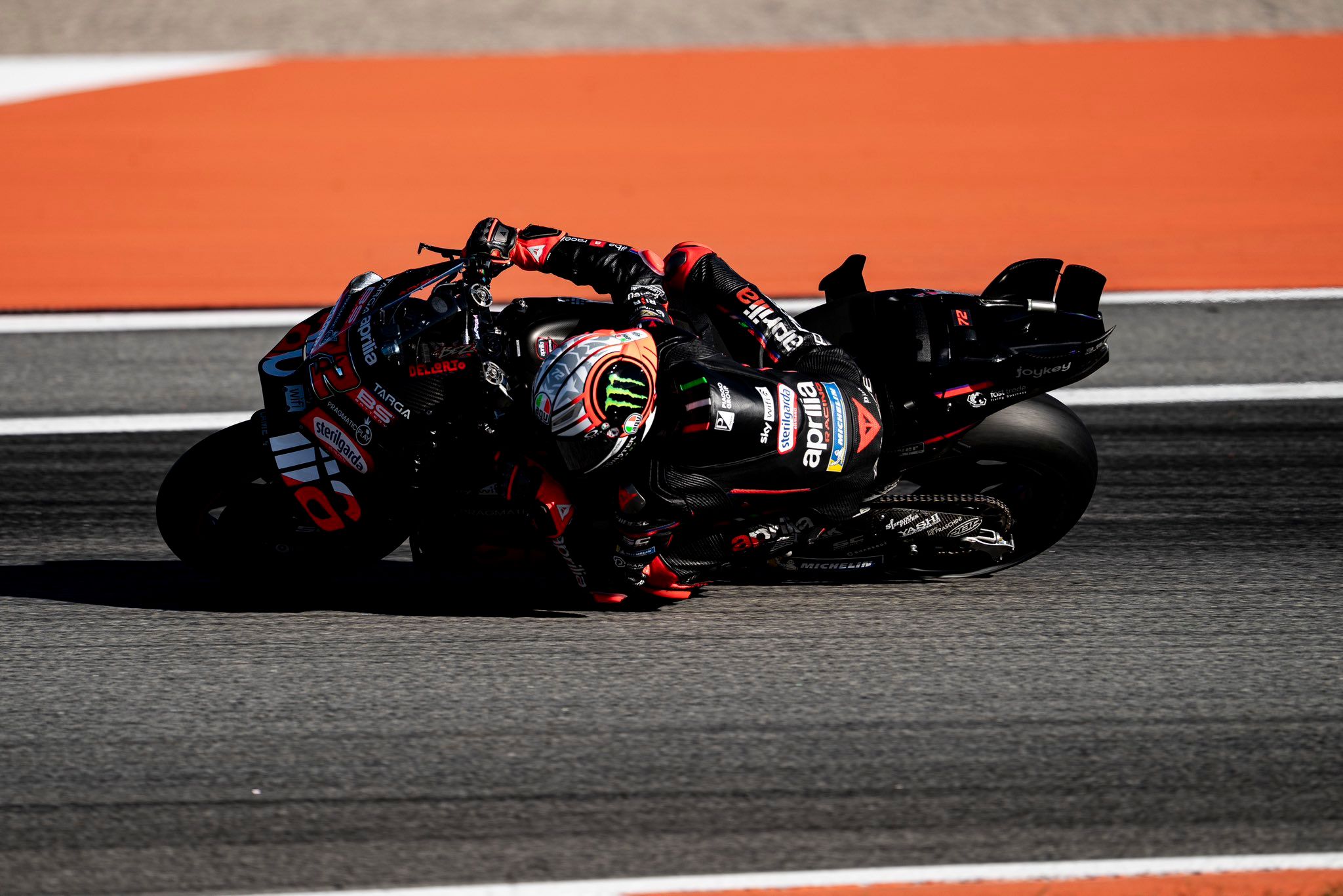 Bezzecchi revienta el crono en el hundimiento de Bagnaia en Valencia